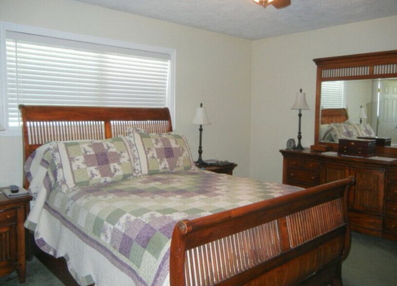 Building Photo - 2051 Hughes Dr