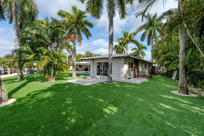 Building Photo - 1725 NE 23rd Ave