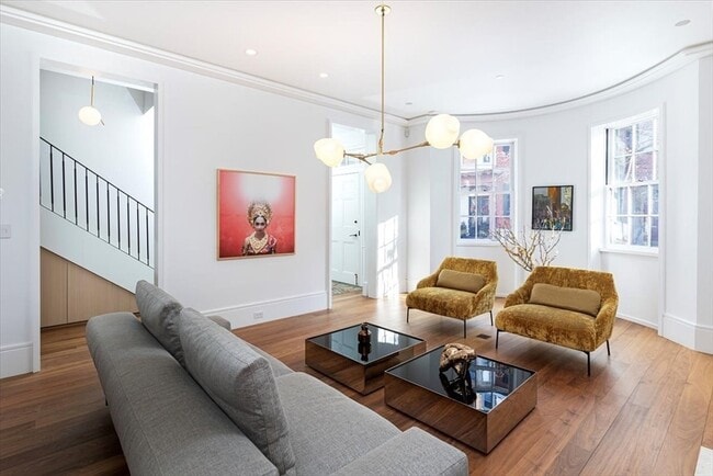 Primary Photo - 21 Chestnut St