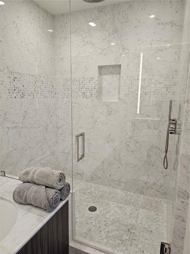 Building Photo - 1000 Brickell Plaza