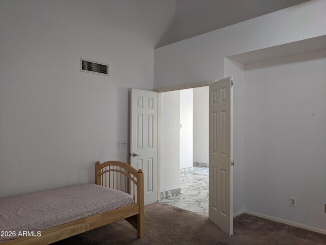 Building Photo - 1321 N Jamaica Way