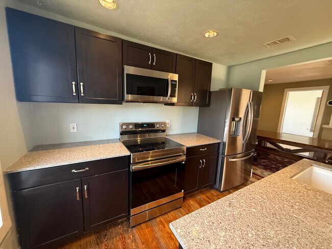 Building Photo - 1822 W 35th St