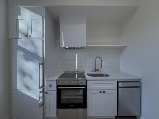 Building Photo - 2039 Green St