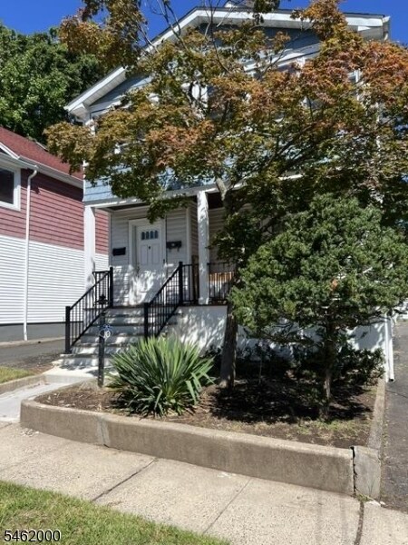 Building Photo - 10 Warman St
