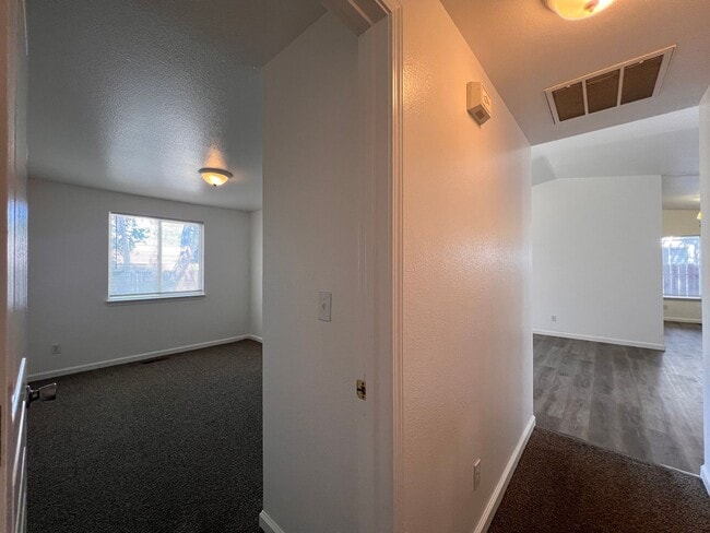 Building Photo - 3 Bedroom 2 Bath Home in Fernley
