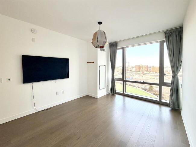 Building Photo - 75 Park Ln S