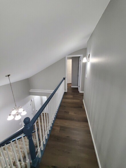 Building Photo - 12 Pebble Ct