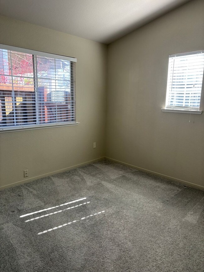 Building Photo - 1801 Foxboro St