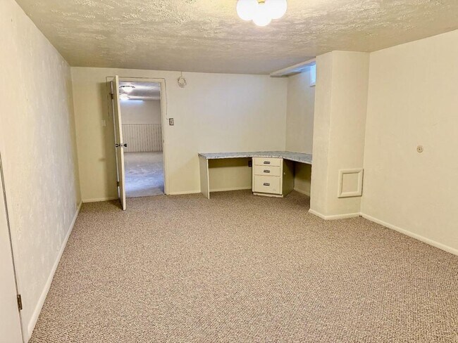 Building Photo - 1920 Sabin Dr