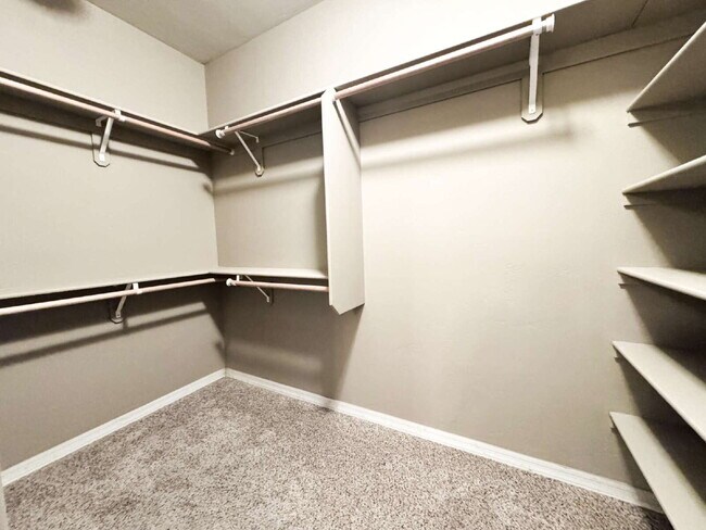 Building Photo - Spacious 4-Bed, 3-Bath Gem with 1804 Sq. F...