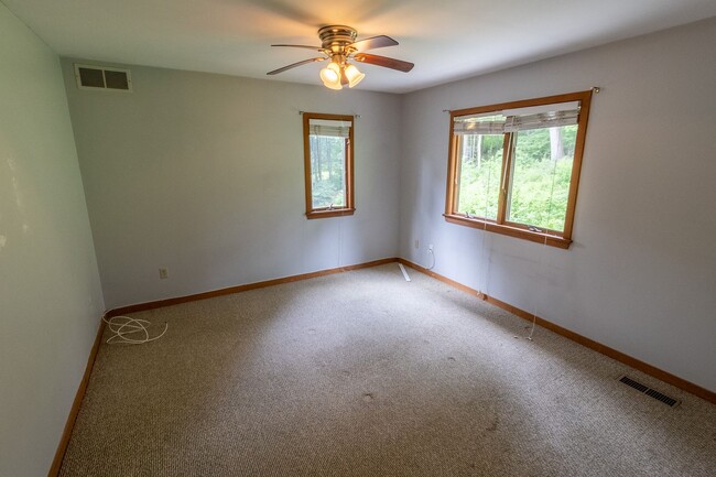 Building Photo - Beautiful Contemporary 3 Bedroom Home