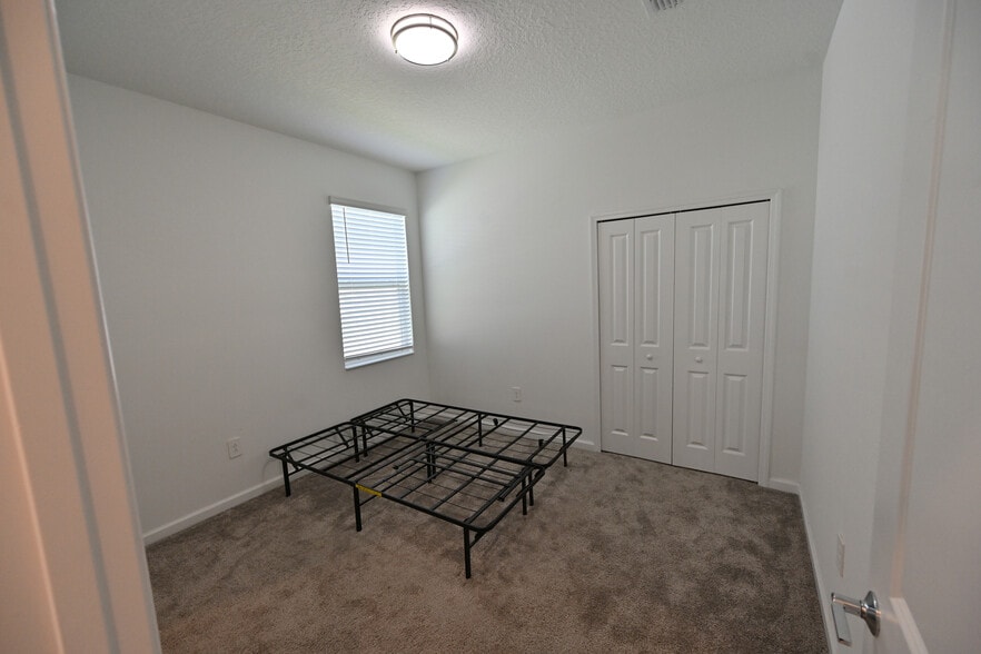 Building Photo - 26340 Feathergrass Cir