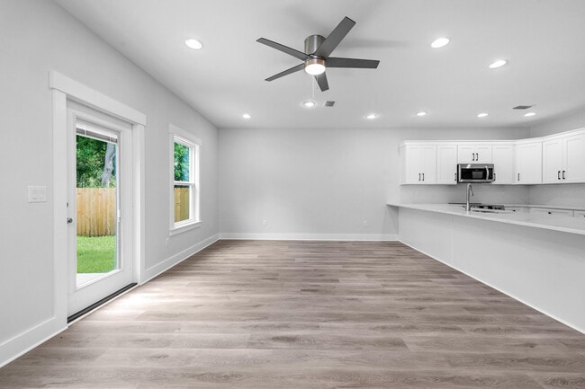 Building Photo - 30 Harbeson Ave NE