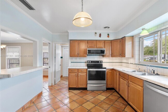 Building Photo - 300 187th St