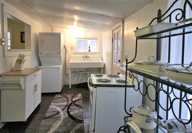 Building Photo - 7 State Rte 55