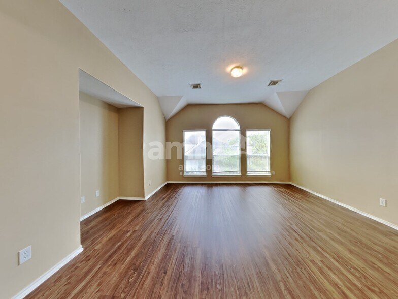 Building Photo - 26004 Castle Meadow Ln