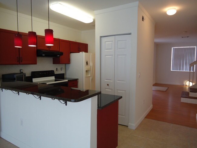 Building Photo - 1395 NE 33rd Ave