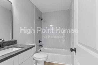 Building Photo - 400 Gallery Ln