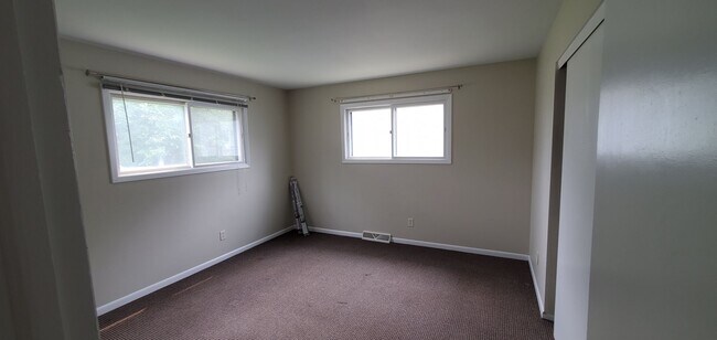 Building Photo - 4005-4007 Claire St