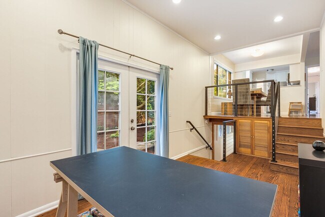 Building Photo - 3177 NE 84th St