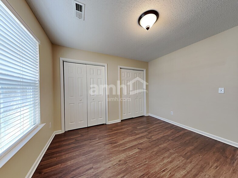 Building Photo - 430 Old Wood Ln