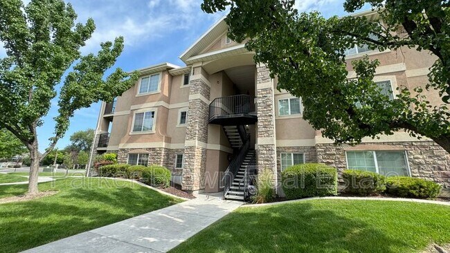Building Photo - 1249 W 110 N