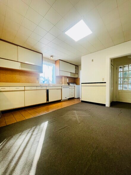 KITCHEN - 10 Packard Ave