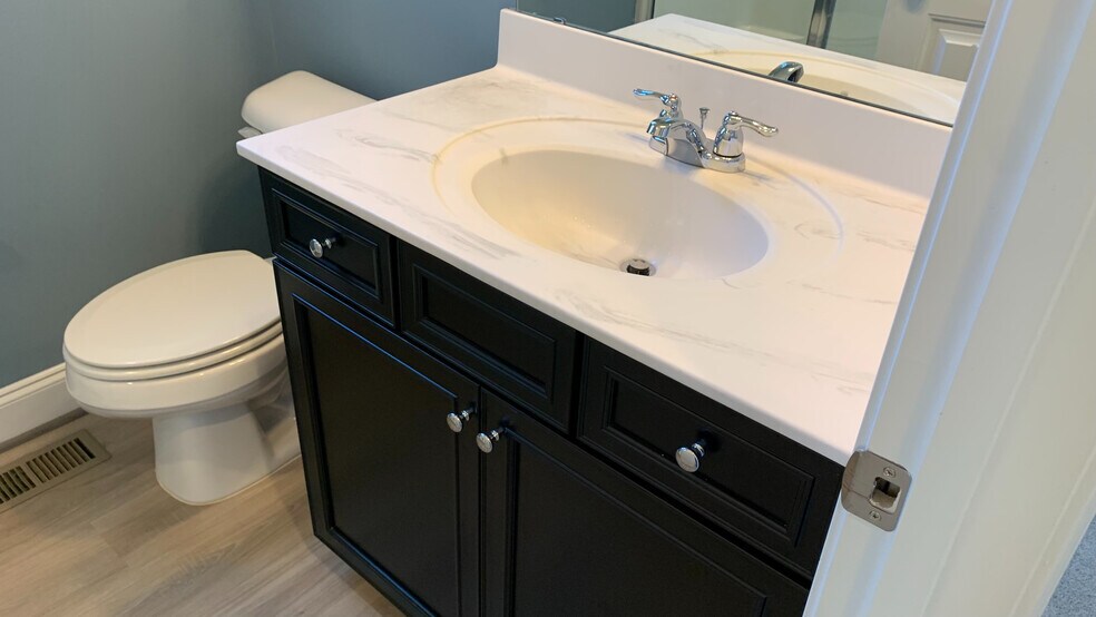 Building Photo - Room in House on Gunderson Ln