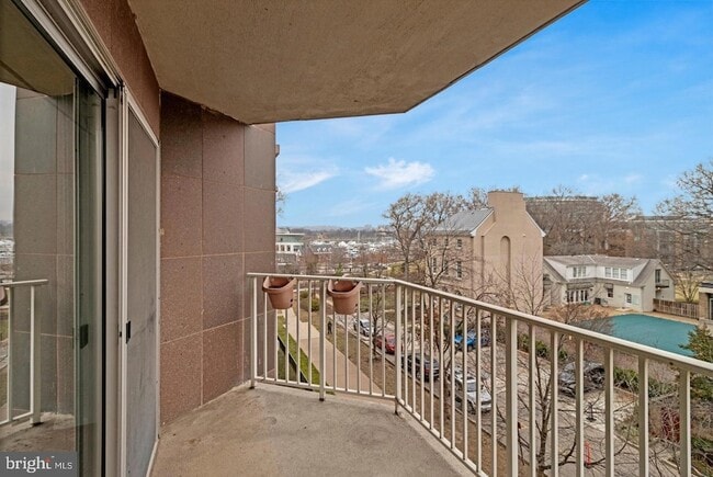 Building Photo - 560 N Street SW Unit UNIT N409