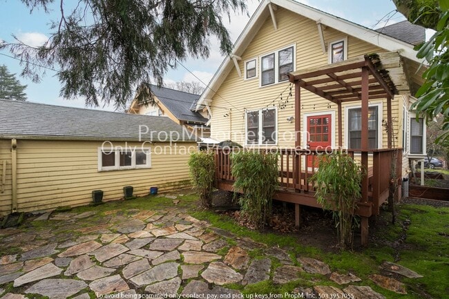 Building Photo - Discover Serenity in King Neighborhood!