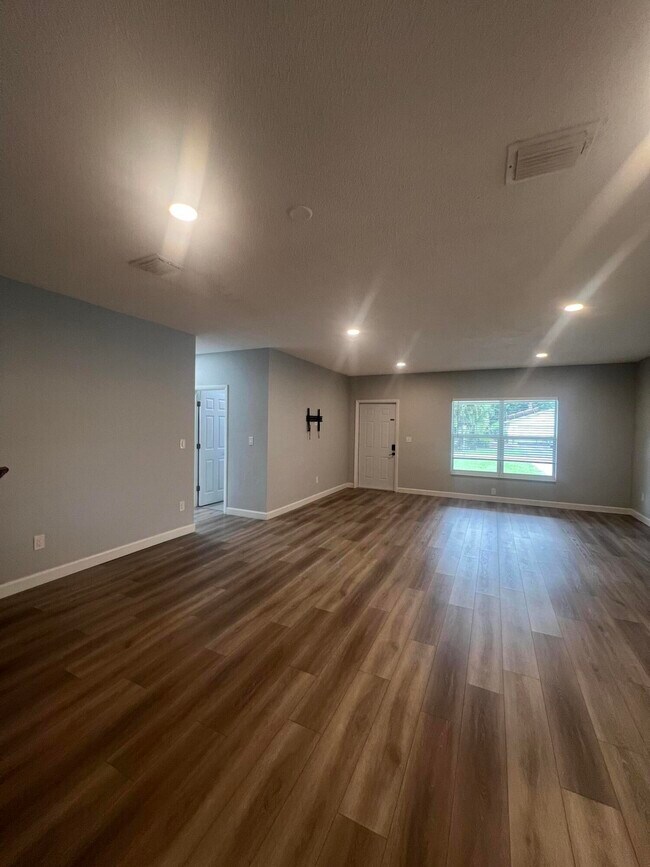 Building Photo - 5349 Van Buren Rd