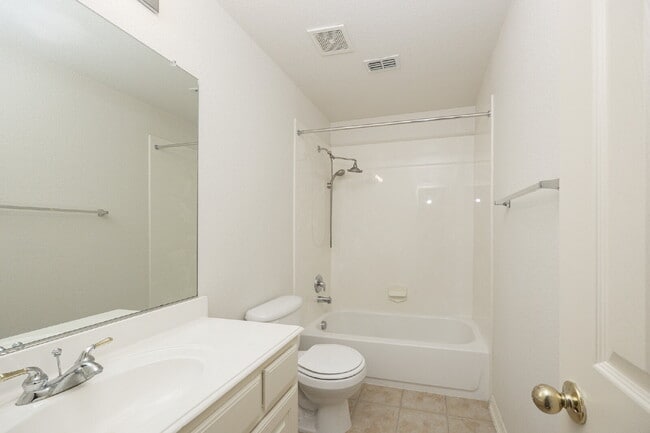 Building Photo - 10002 River Bend Dr