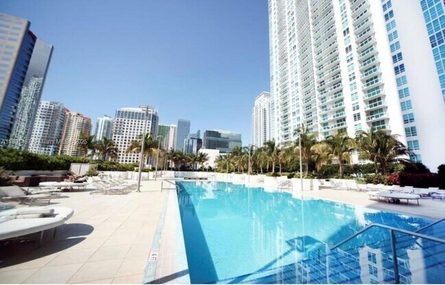 Building Photo - 950 Brickell Bay Dr