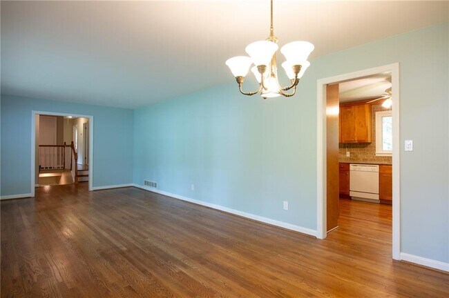 Building Photo - 2852 Talisman Ct NE