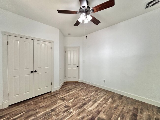 Building Photo - 4 Bed / 2 Bath Spacious One-Level Home wit...