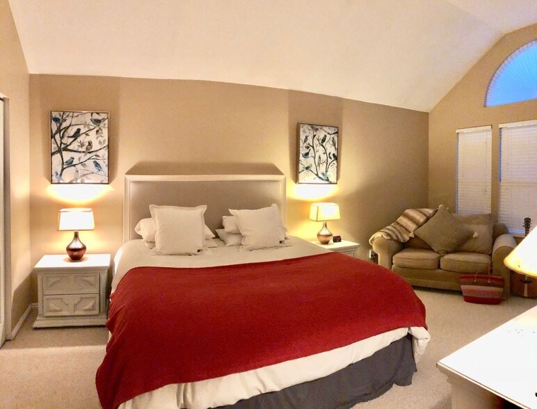 Building Photo - 8131 S Clover Spring Ln