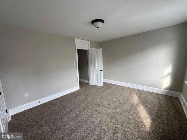 Building Photo - 517 Delamore Pl