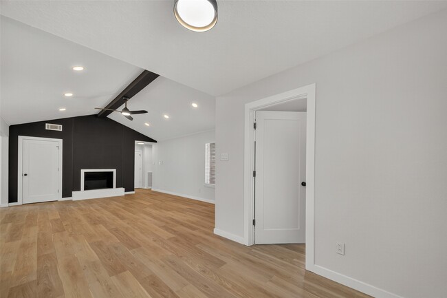 Building Photo - 11742 N Little John Cir