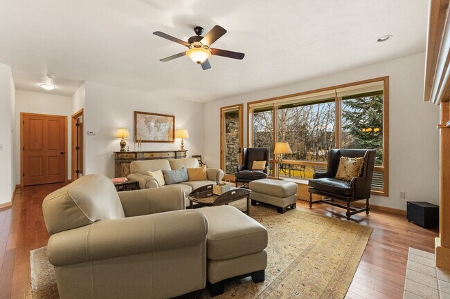 Building Photo - 3300 Graf St