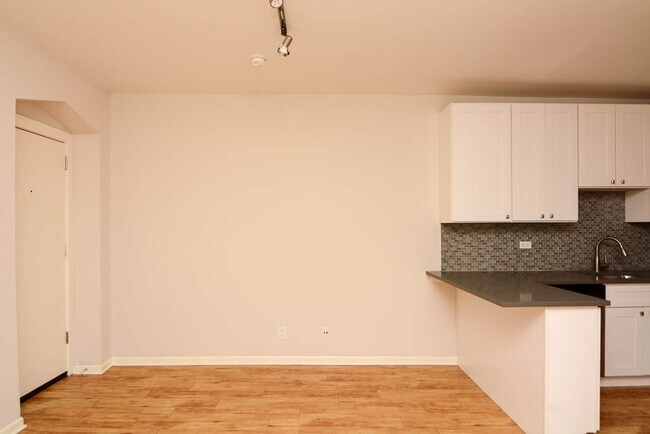 Building Photo - 2839 W Palmer St