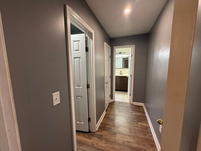 Building Photo - Cute 3 Bedroom Home on over an Acre in Ope...