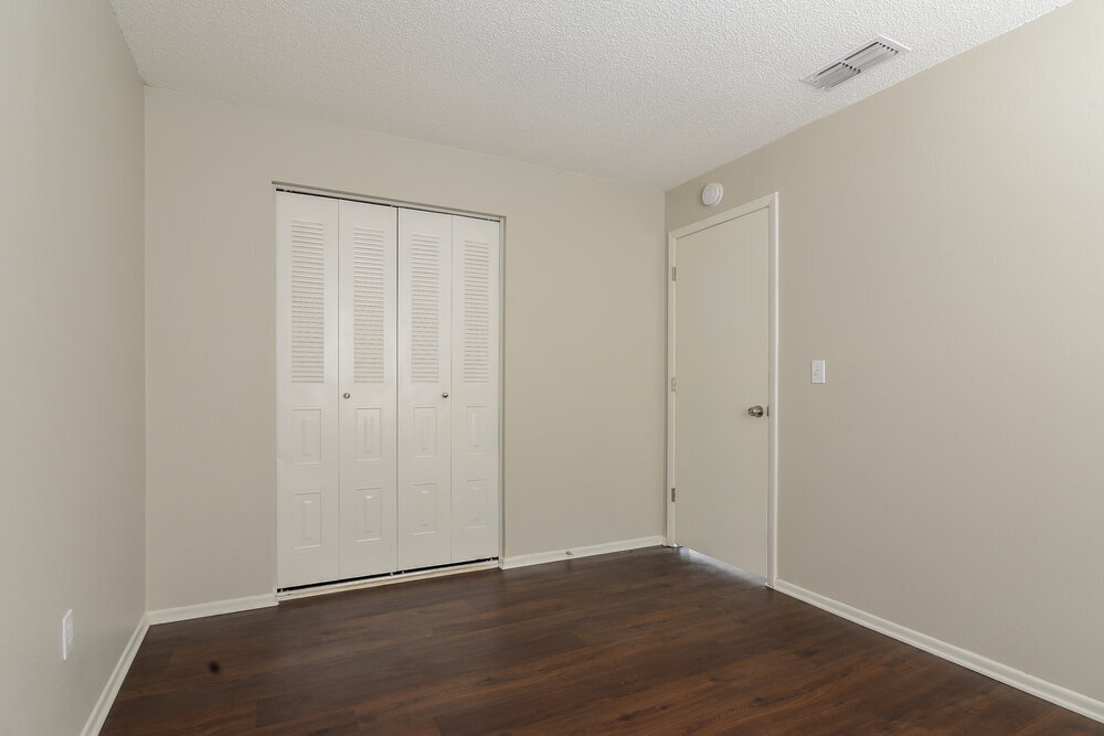 Building Photo - 4906 Hi Vista Cir