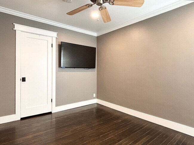 Building Photo - Gorgeous Sugarhouse Remodel!
