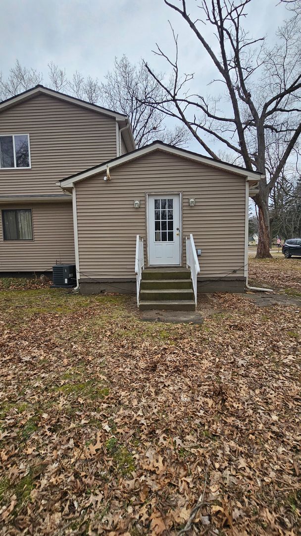 Building Photo - UPDATED BEAUTIFUL 3 BEDROOM/2 BATH