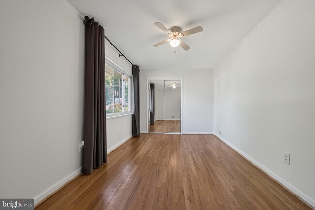 Building Photo - 6206 Hillview Ave
