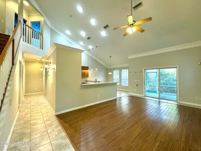 Building Photo - 900 Paradise Ln