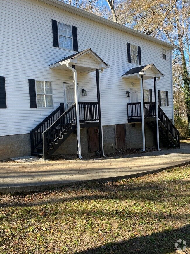 Building Photo - 4bedroom with Master on the Main!