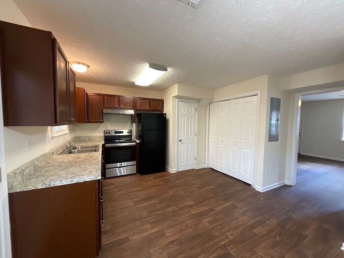 Building Photo - 2655 Parkside Way SW