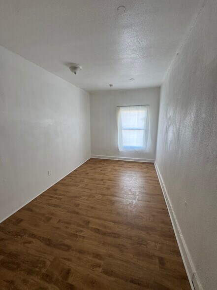 Building Photo - 256 W Florence Ave