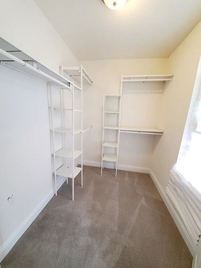 Building Photo - Spacious 2 Story Home With Lincoln Schools